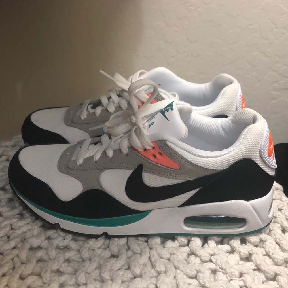 NIKE AIR MAX